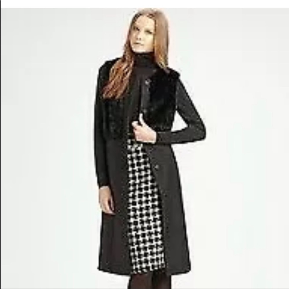 Women's Black Sleeveless Coat - Picture 3 of 8